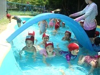 7月　さくら組（年中児）のプール遊びの様子