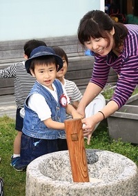 きらきらサタデー　よもぎもちつくり　３歳児親子　