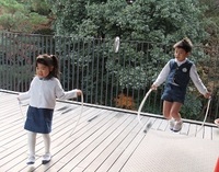 5歳児　友達と一緒に縄跳び頑張ってます。