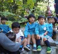 つぼみ組（２歳児）が植物園に親子で遠足に行きました。