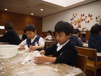 米粉粘土で遊んだよ（年少児）