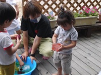 3歳児　氷で遊んだよ