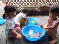 3歳児　氷で遊んだよ